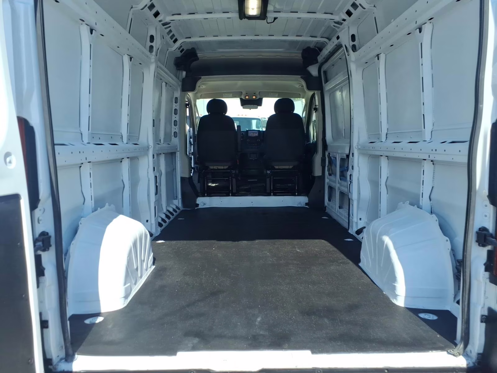 Why Bradenton & Sarasota Professionals Prefer Used Cargo Vans in 2026