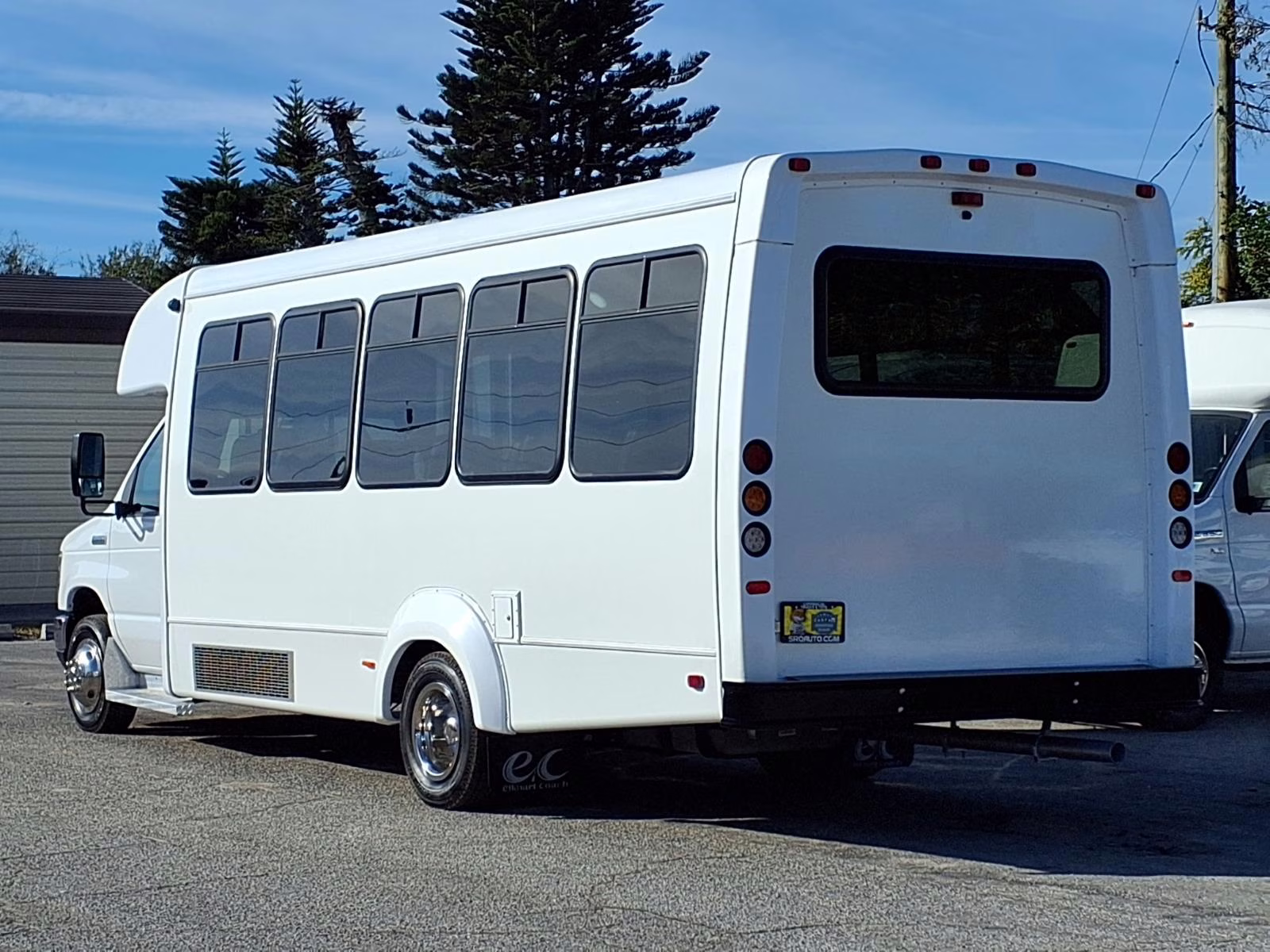 Why Quality Pre-Owned Shuttle Buses from SRQ Auto LLC Are the Smart Choice for Florida Businesses