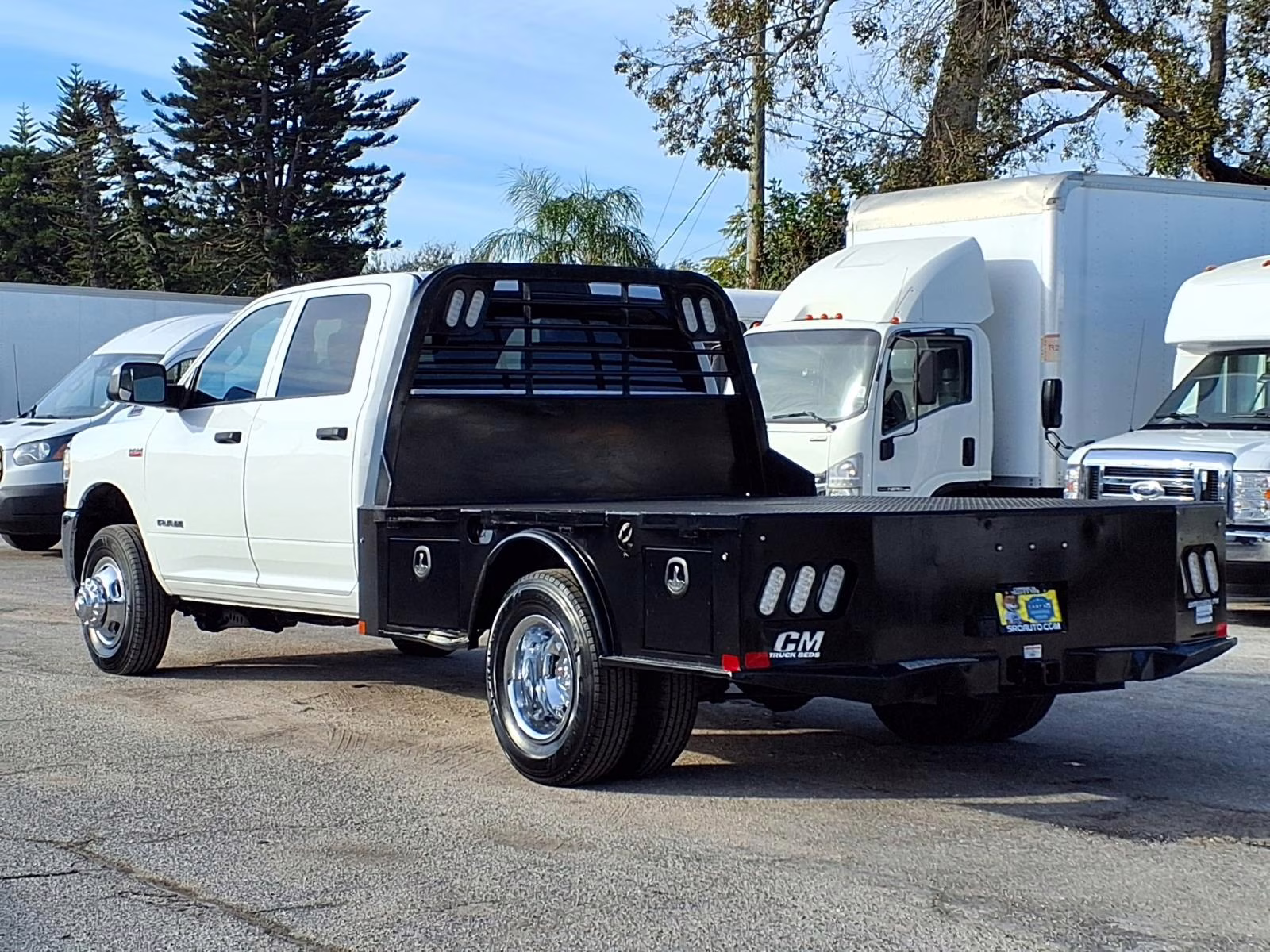 Service Body vs. Flatbed: Finding the Ideal Utility Truck for Your Business