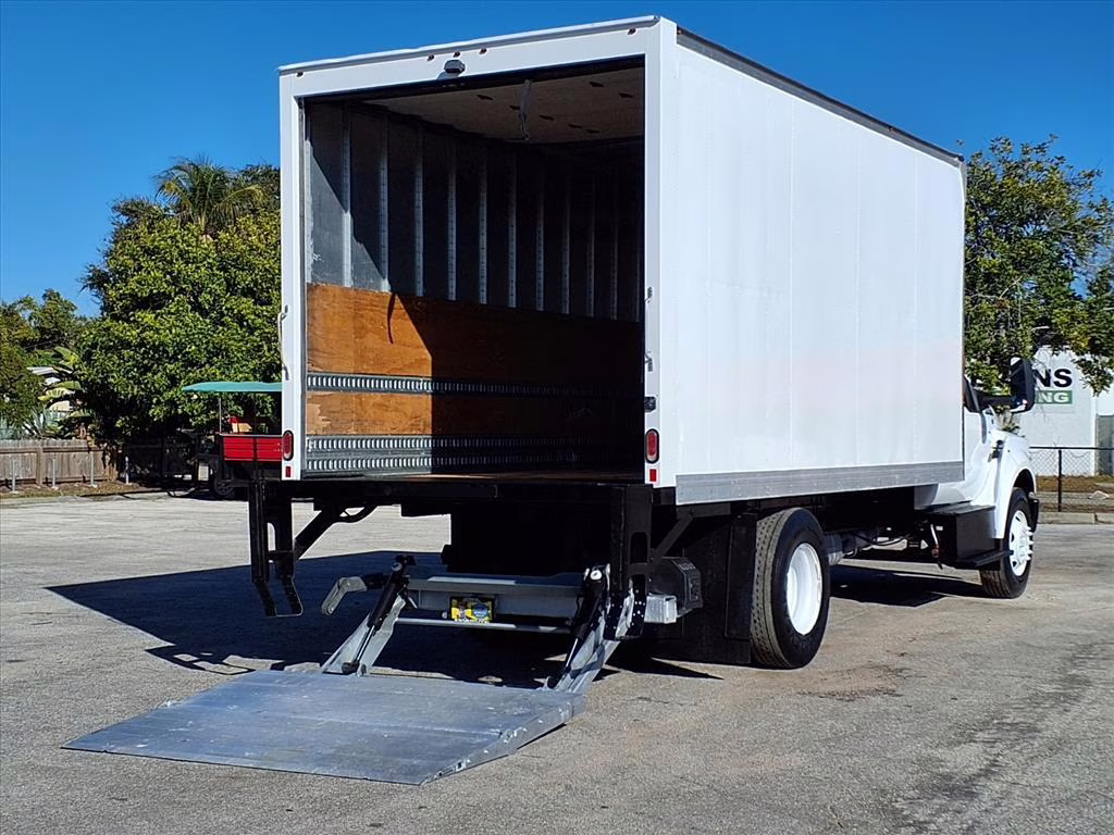 Optimizing Your Delivery Fleet: Choosing the Right Vehicles for Tampa Bay's Growing Market