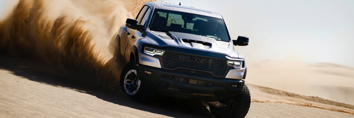 New Hurricane SST (Straight Six Turbo) Engine vs Hemi V8
