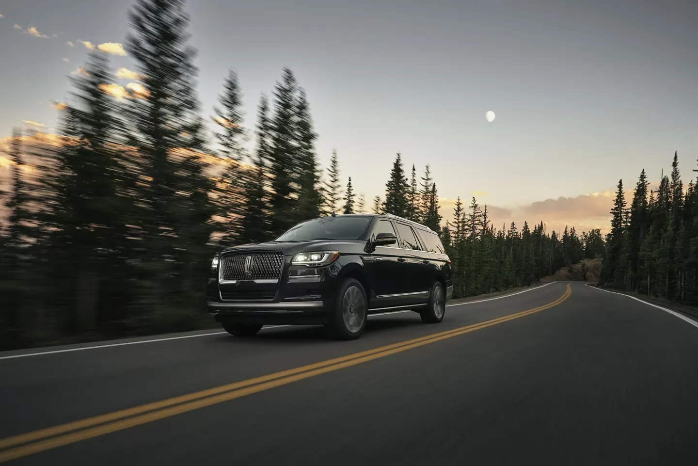2025 Lincoln Navigator On The Road