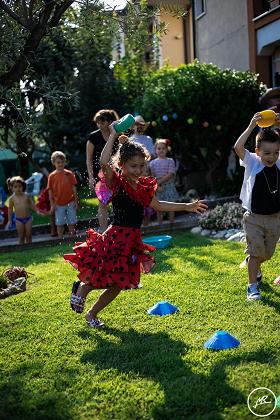 L' ANIMATRICE GIOCHERELLONA