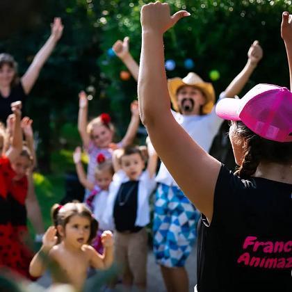 L' ANIMATRICE GIOCHERELLONA