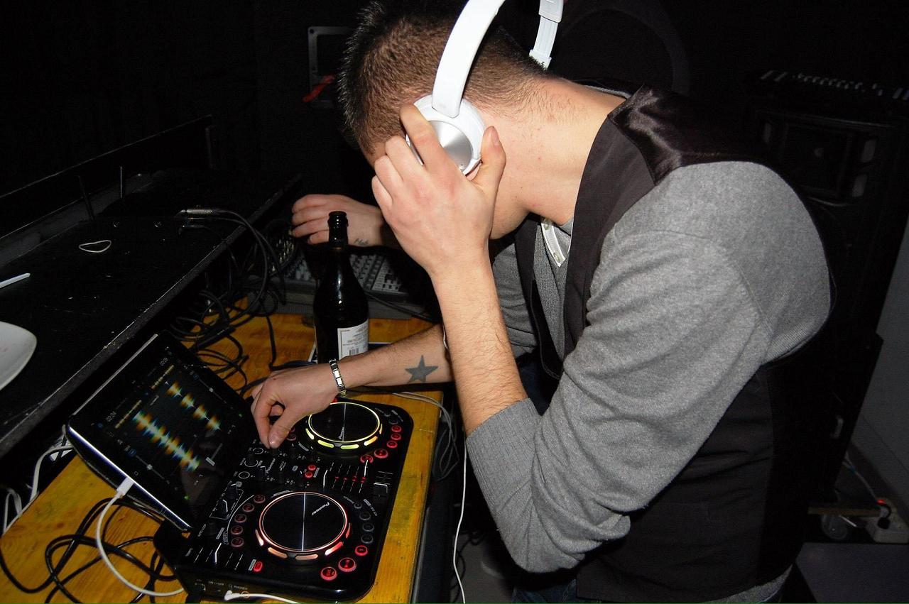 DJ ALEX KEY 