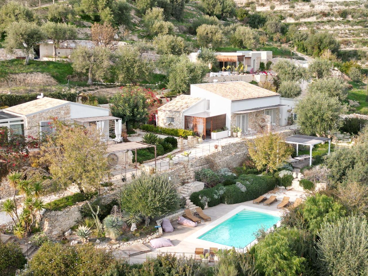 AZALO Country House - NOTO