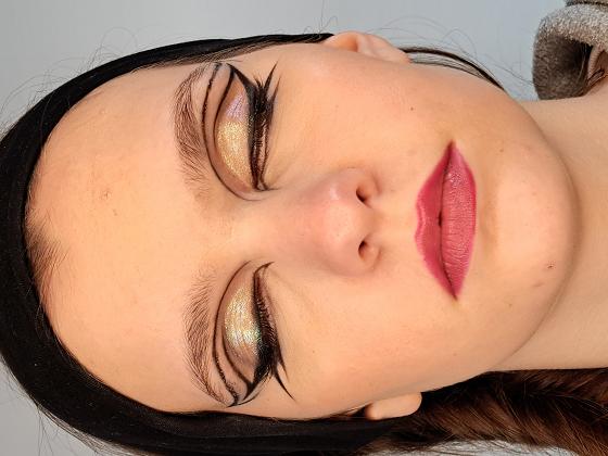 Anamake-up 