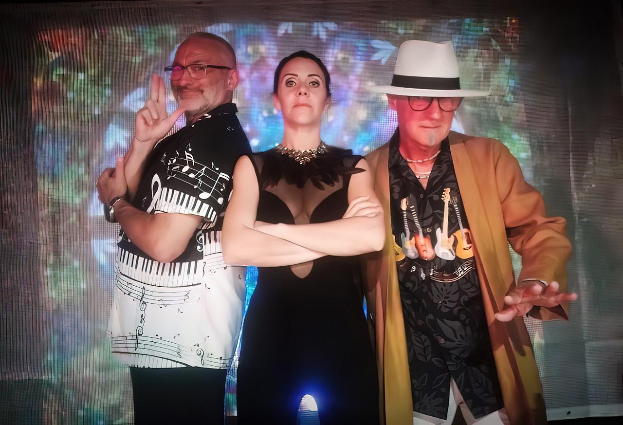 120 COVERTRIO CHORAL & GROOVE DANCE