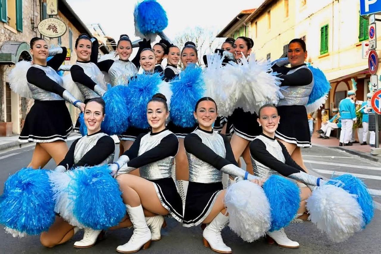 "La Montesina" - Marching Band & Majorettes