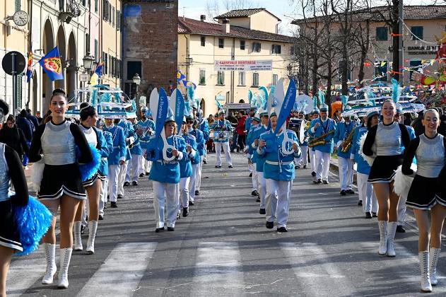"La Montesina" - Marching Band & Majorettes