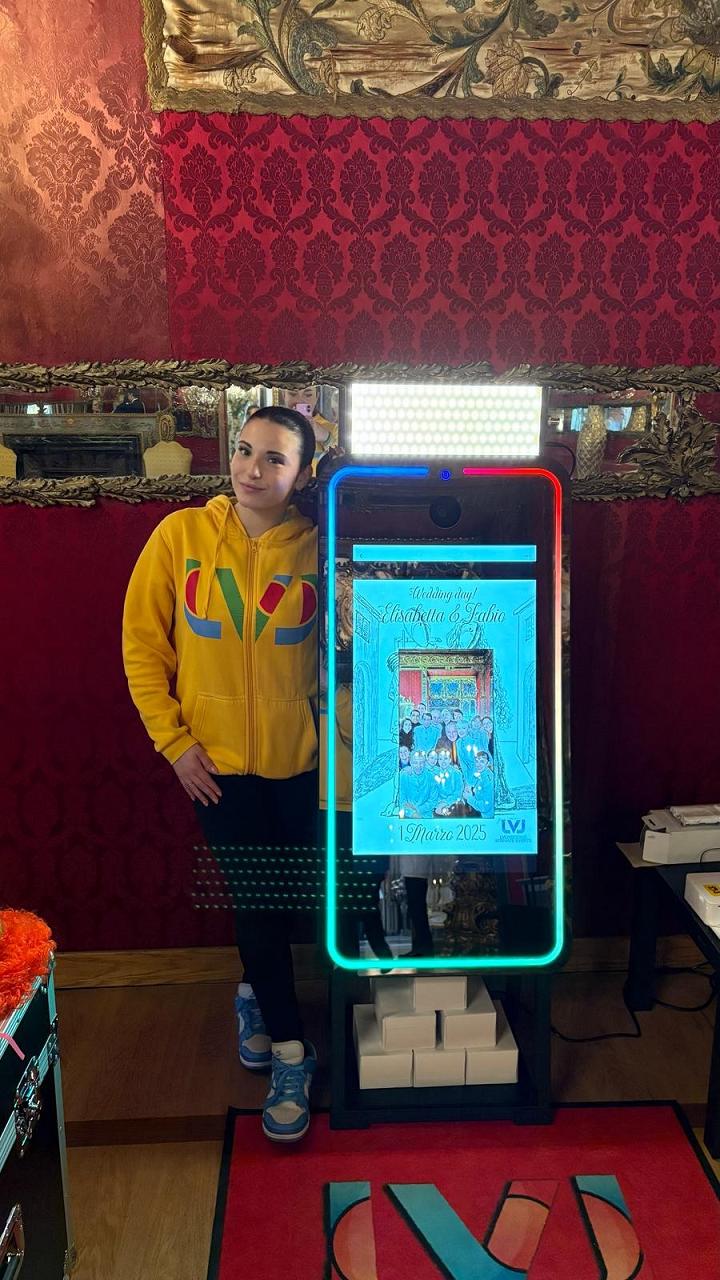 LvL Photo booth & selfie mirror