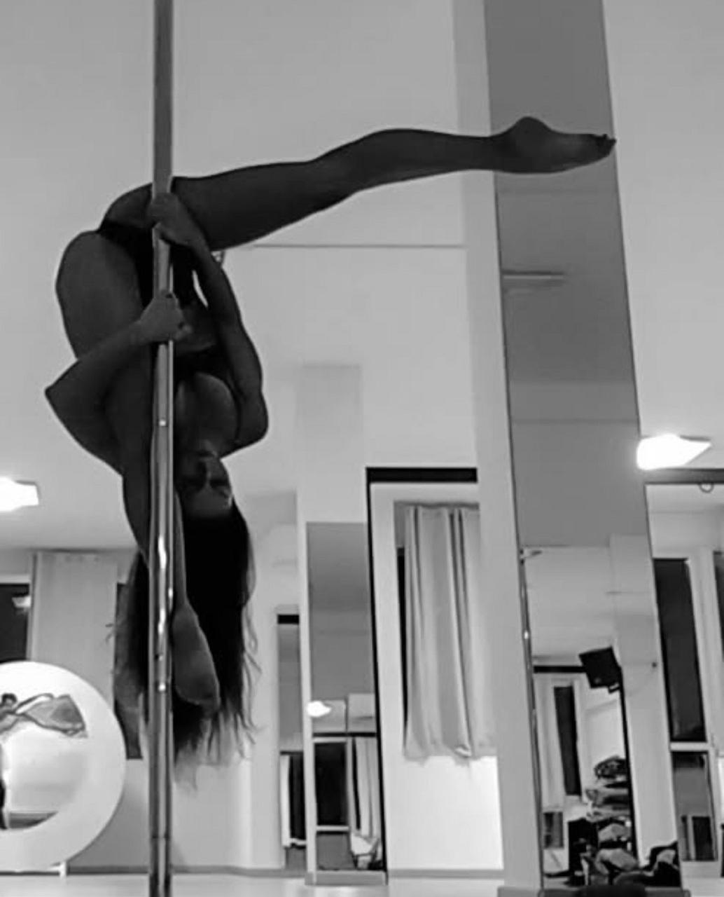 Lia Nynfia Artist/Aerialist