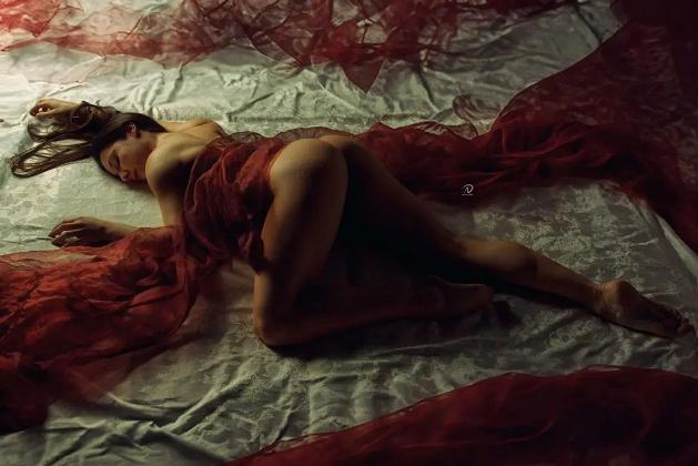 Lia Nynfia Artist/Aerialist