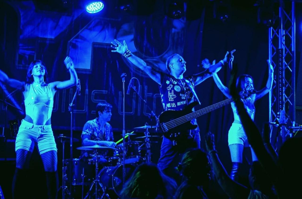 Non Plus Ultra Band :: Live Energy, Dance Vibes, Party Mode: ON!