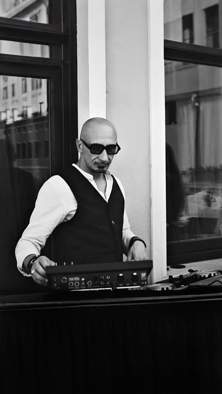 LiveVibes - Exlusive Music Entertainment - Voice & DJ