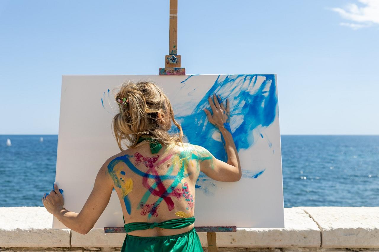 La ragazza che dipinge farfalle Giusy Tamburrano 