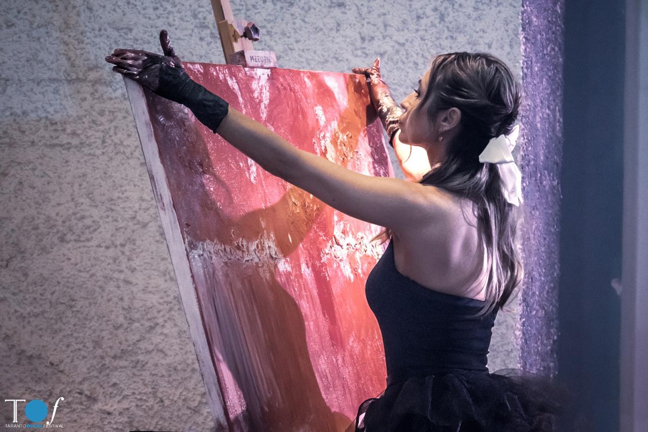 La ragazza che dipinge farfalle Giusy Tamburrano 