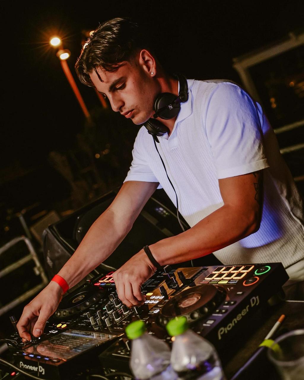 Vincenzo D’elia DJ