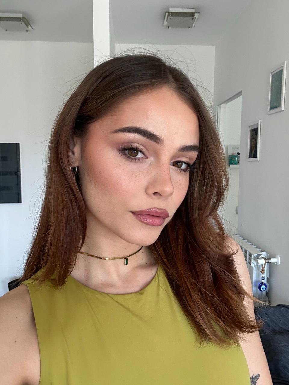 Nikol pro make-up artist