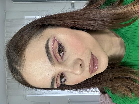 Nikol pro make-up artist