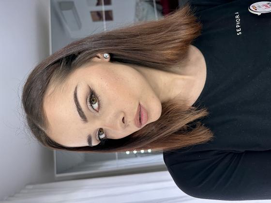 Nikol pro make-up artist