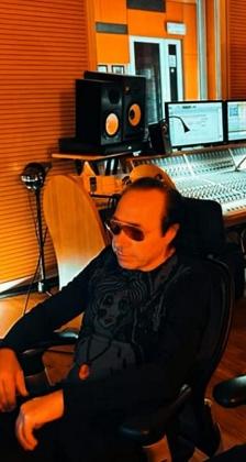 ANTONELLO CUOMO  canta VENDITTI