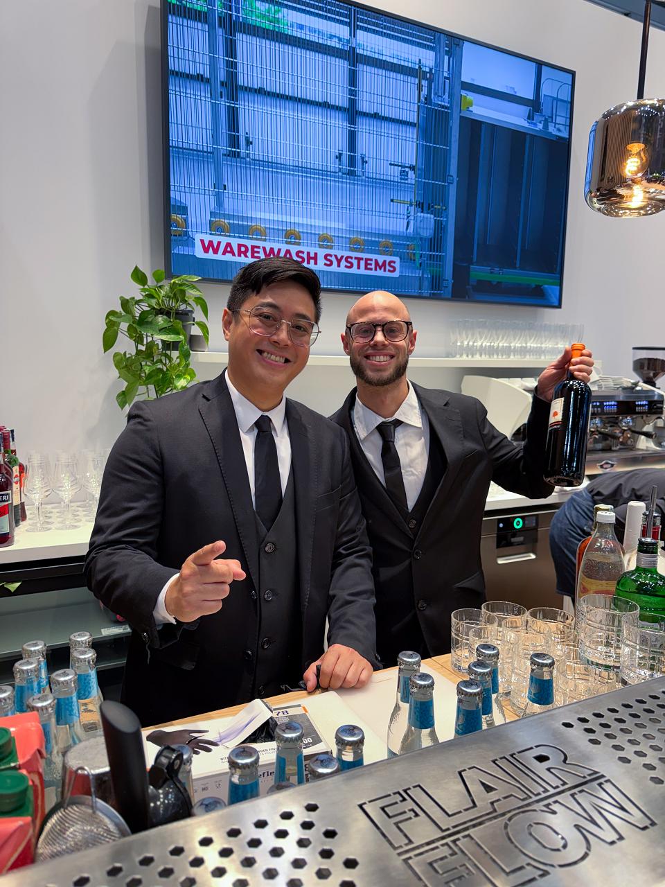 Barman Acrobatico by Flair Flow