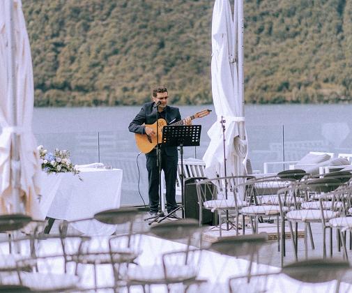 Show Latino live! + Omaggio a Whitney Houston e Giorgia - anni 80-90 