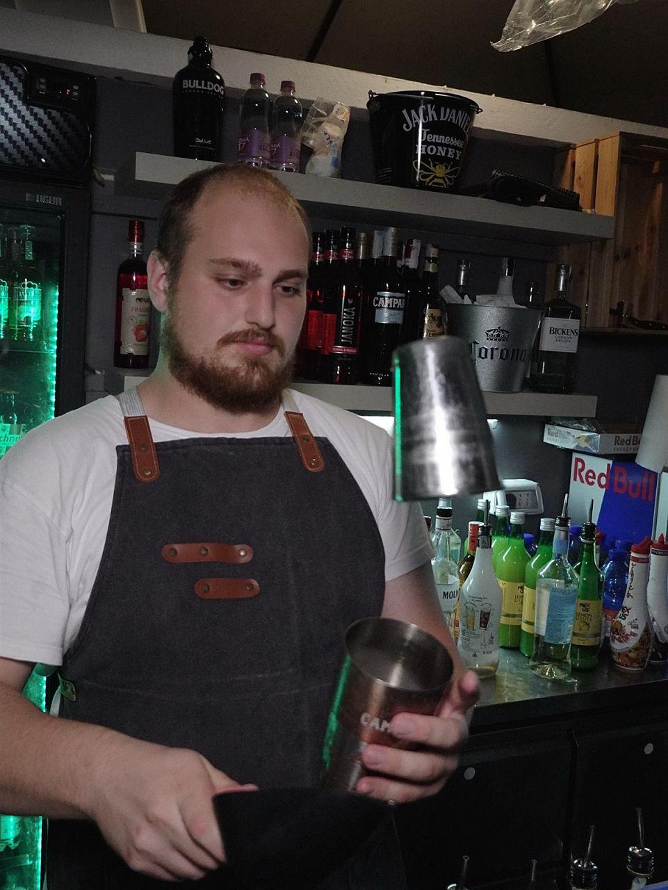 Barman a domicilio Genova | Cocktail Catering | Puzzle & Pour