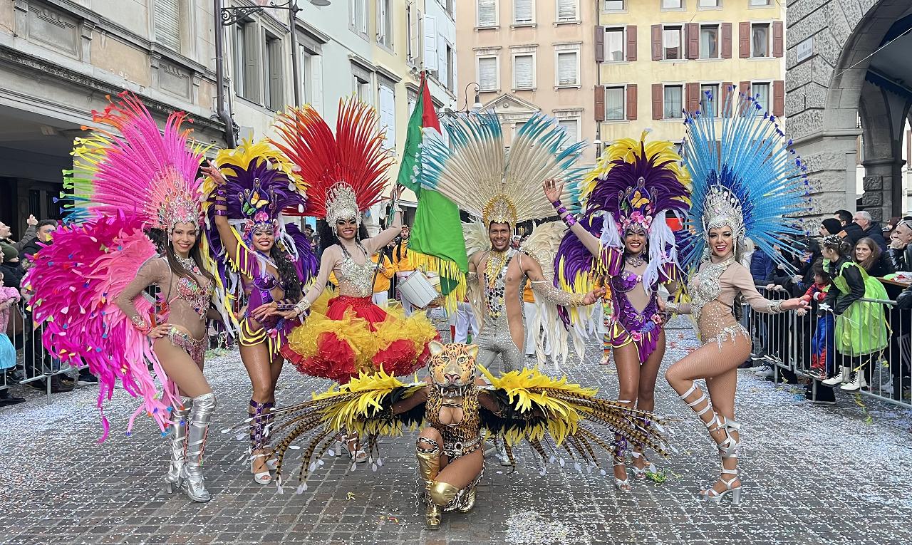 Brasile Samba Show di Leia da Mata
