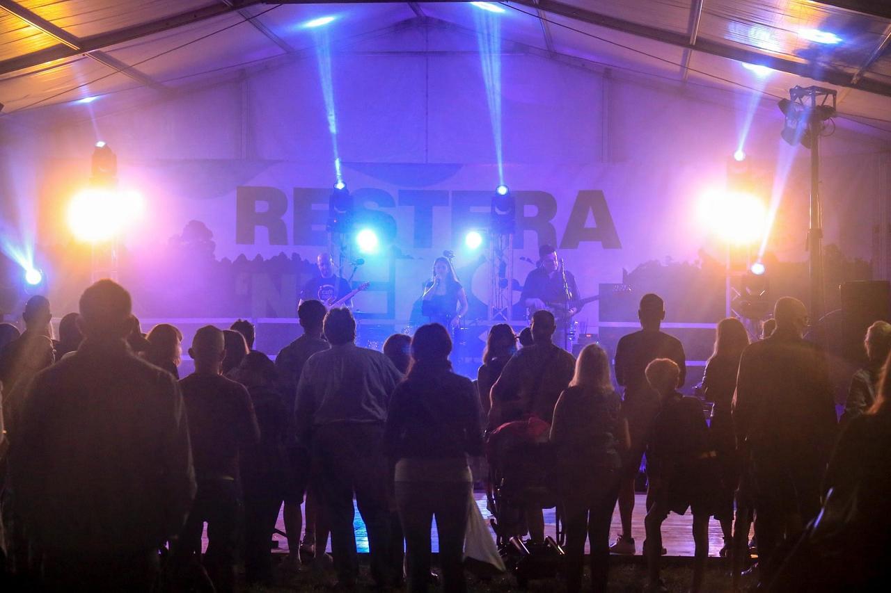 Radio Live Party Band