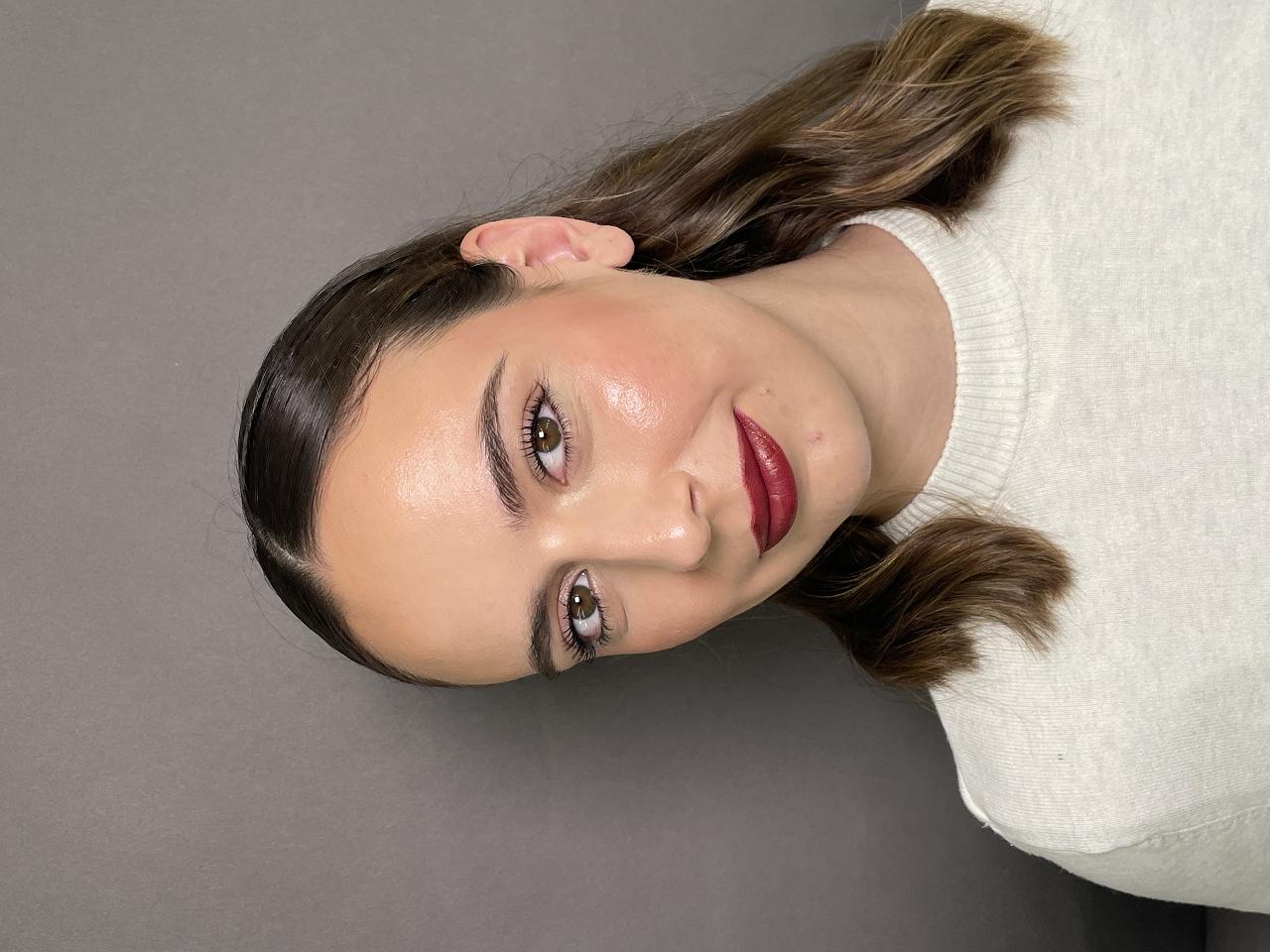 Sara Hofman MUA