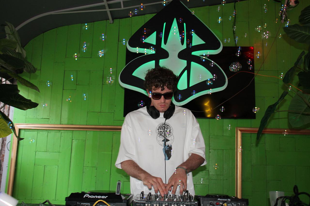 Mattia Morbioli - DJ per eventi e feste private