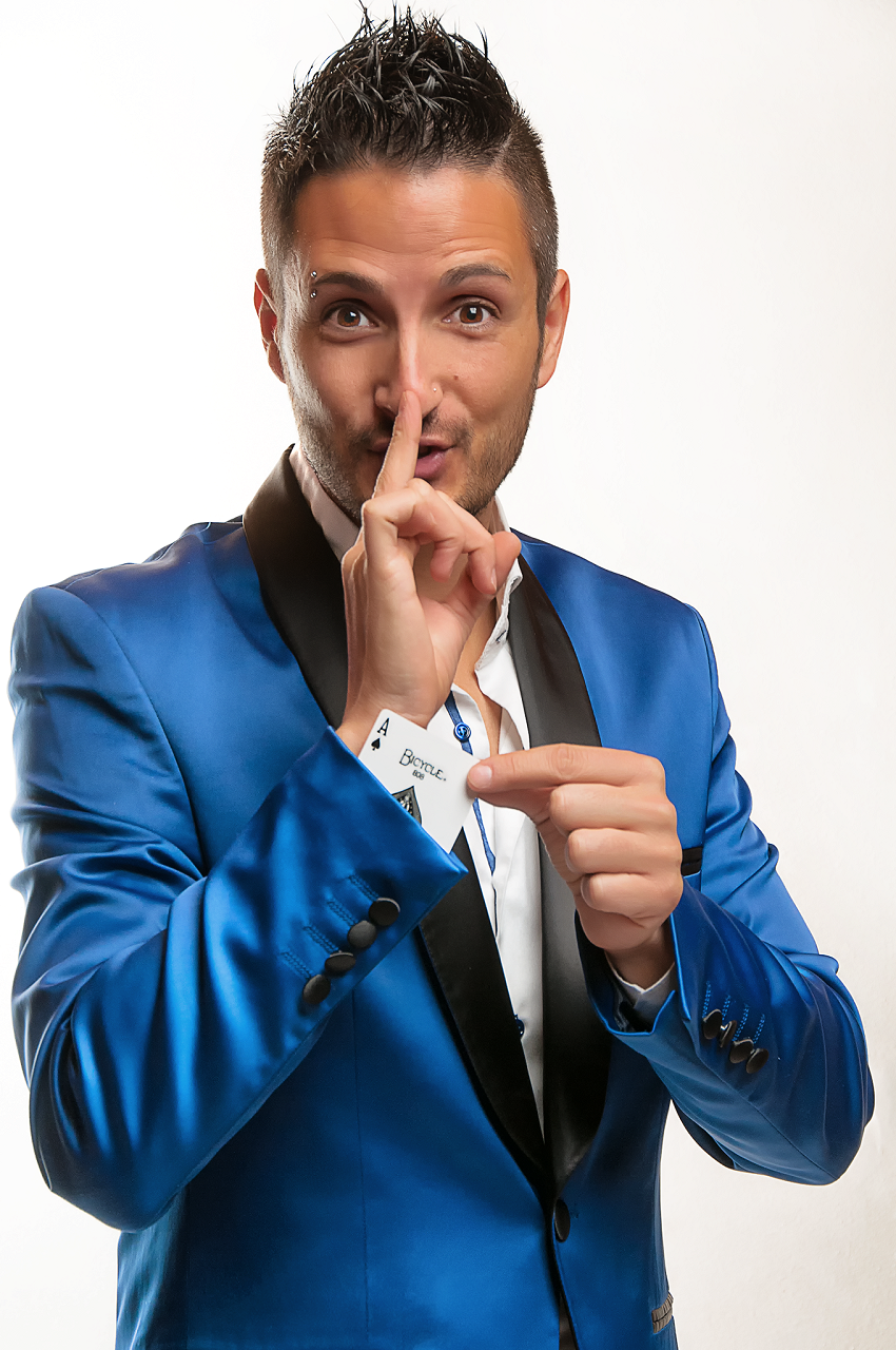 NIKOLA PREVITI | Illusionista & Mentalista per Eventi