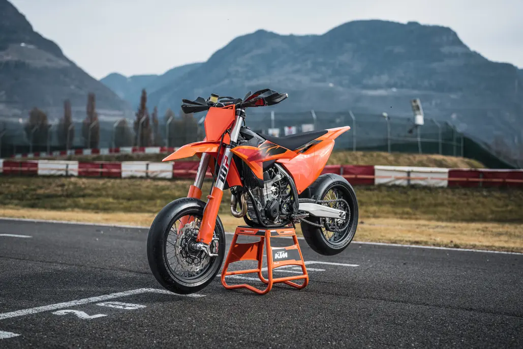 2027 Ktm 450 Smr: Tremble The Apexes