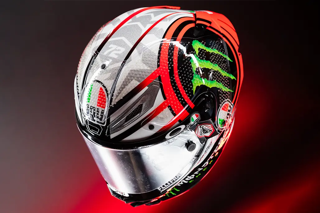 AGV presents the Pista GP R3 6 Agv Presents The Pista Gp R3