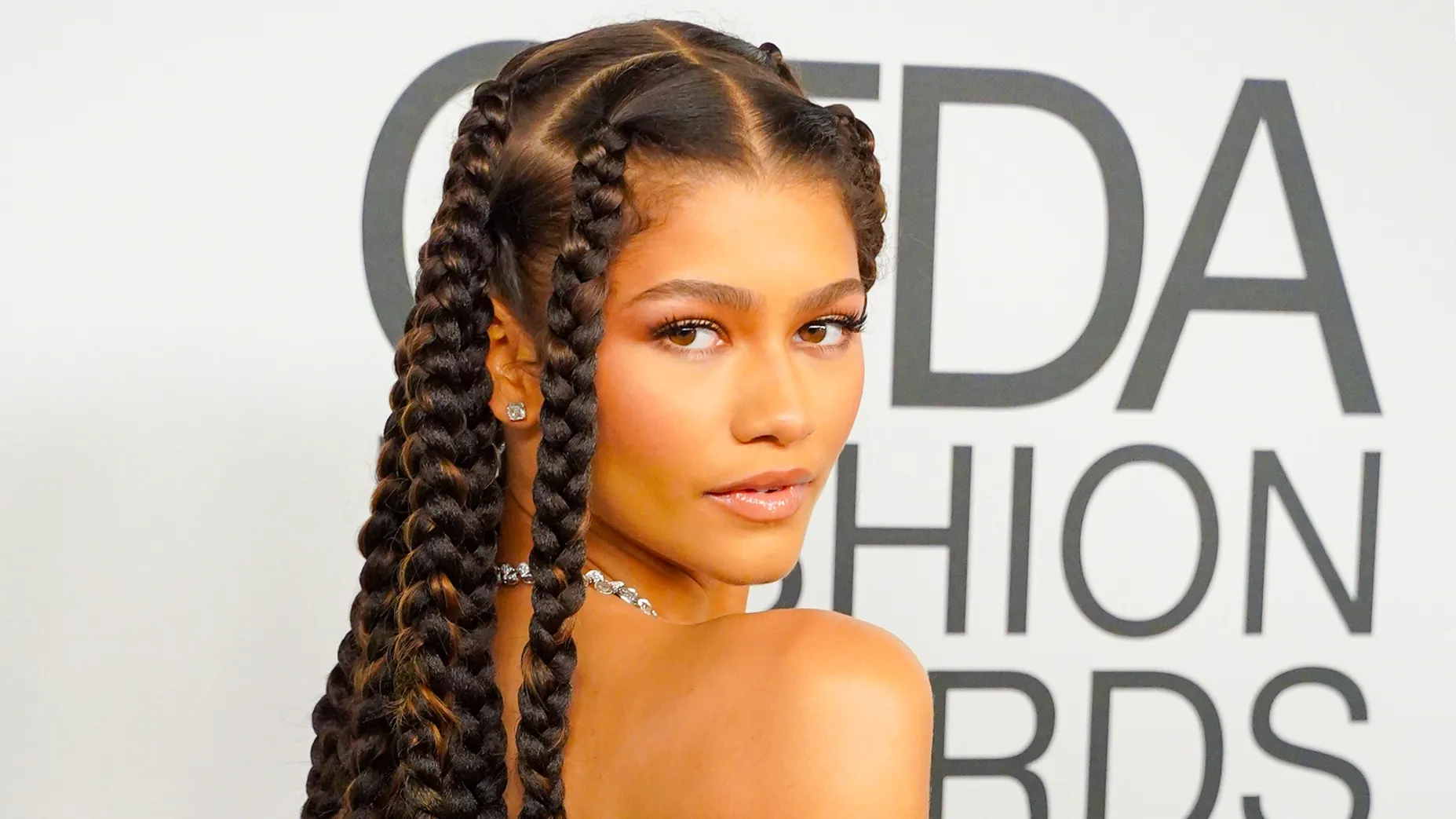 A black woman wearing sincerely4u's Jumbo Box Braids