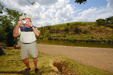 Image showing Turist is taking a picture with camera