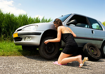 Image showing Changing a flat tire