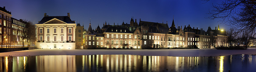 Image showing Binnenhof at night