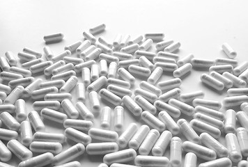 Image showing generic capsules white