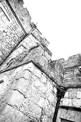 Image showing Ruthin Castle black and white