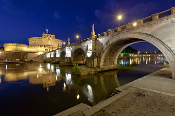 Image showing Older Bridge and Castle Sant Angelo in Rome