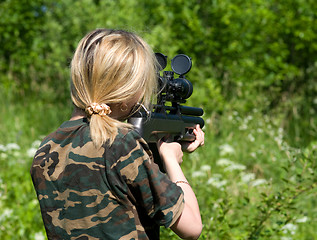 Image showing The blonde with a gun.