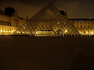 Image showing Louvre Museum and pyramid at night