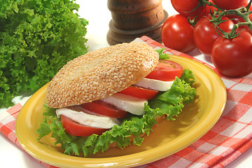 Image showing Bagel with tomatoes and mozzarella