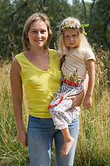 Image showing summer portrait of mother and daughter 