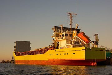 Image showing The dry-cargo ship is ready to filling