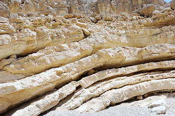 Image showing White stones of Makhtesh Ramon