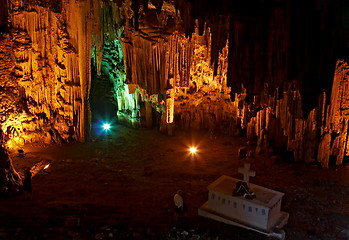 Image showing Tourists in Melidoni Cave